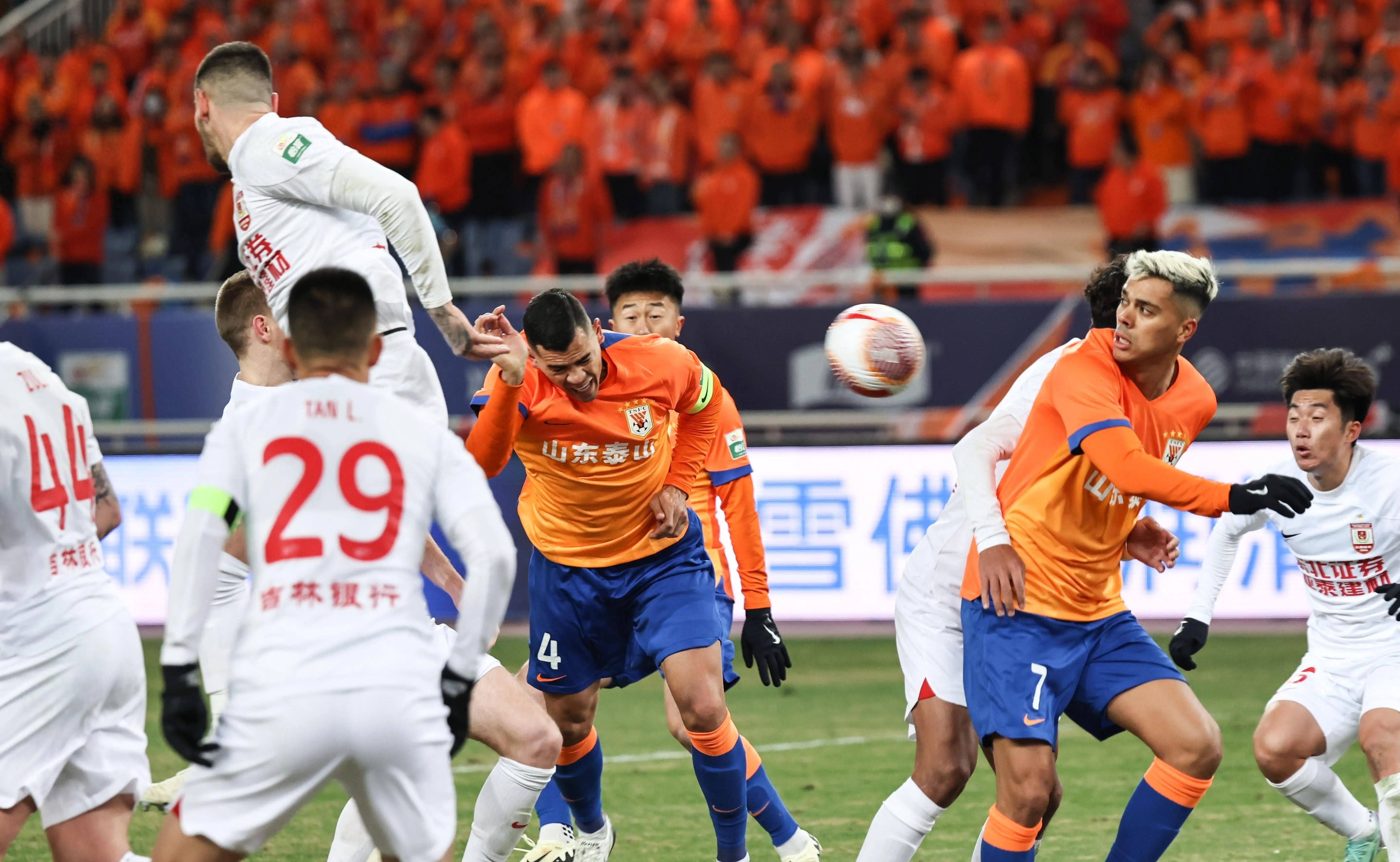 开云体育官网关于今晨上海申花备战亚冠今夜比利亚雷亚尔调整名单以备法国杯，网友：清晨上海海港备战英超的信息